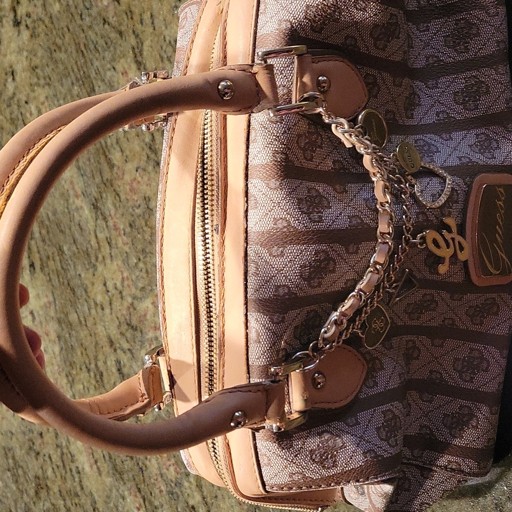 GUESS handbag - Picture 2 of 10